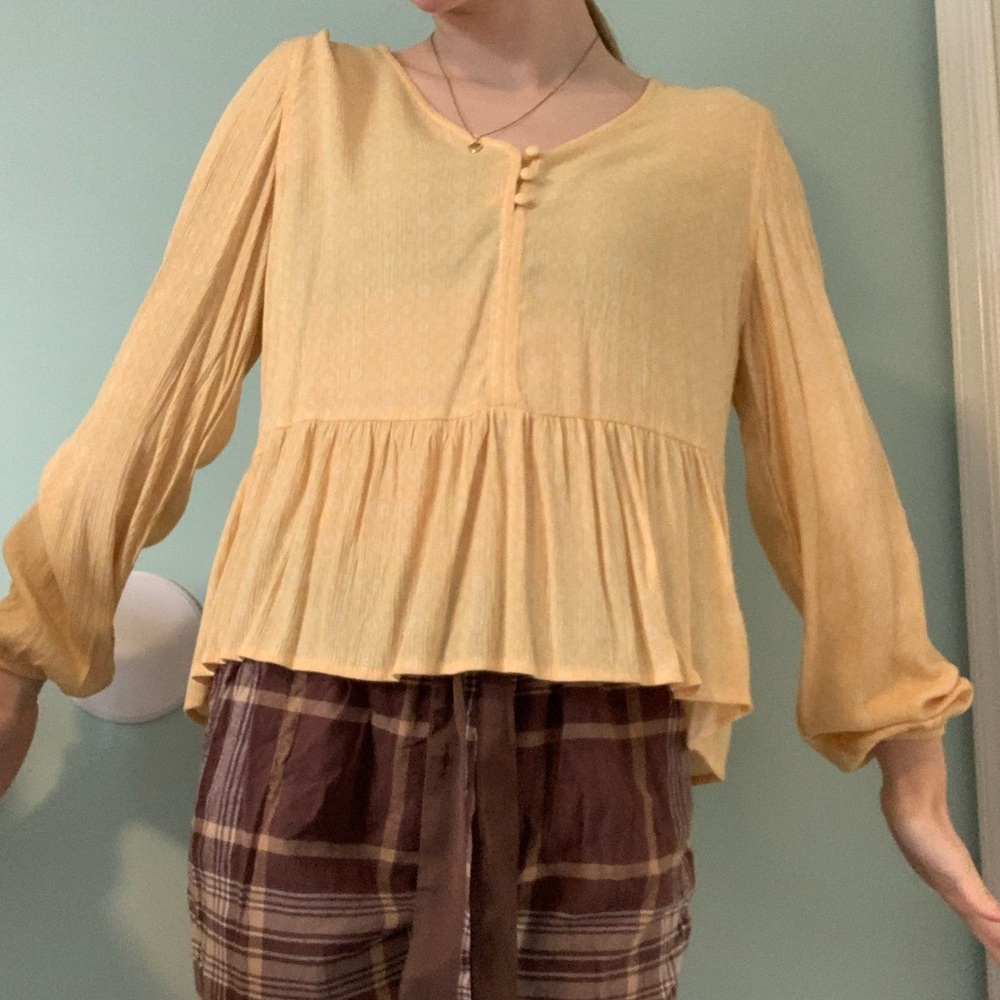 🌱4/$25 yellow flowy blouse
